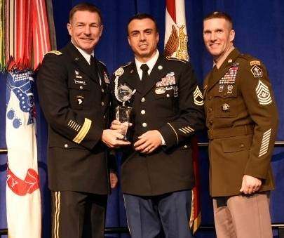 SERGEANT MAJOR of the ARMY WEARING NEW UNIFORM - UNIFORMS - U.S. Militaria Forum SERGEANT MAJOR of the ARMY WEARING NEW UNIFORM - UNIFORMS - U.S. Militaria Forum