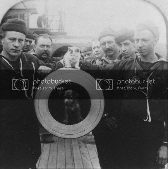 USSTexascrewmenandmascots1895.jpg