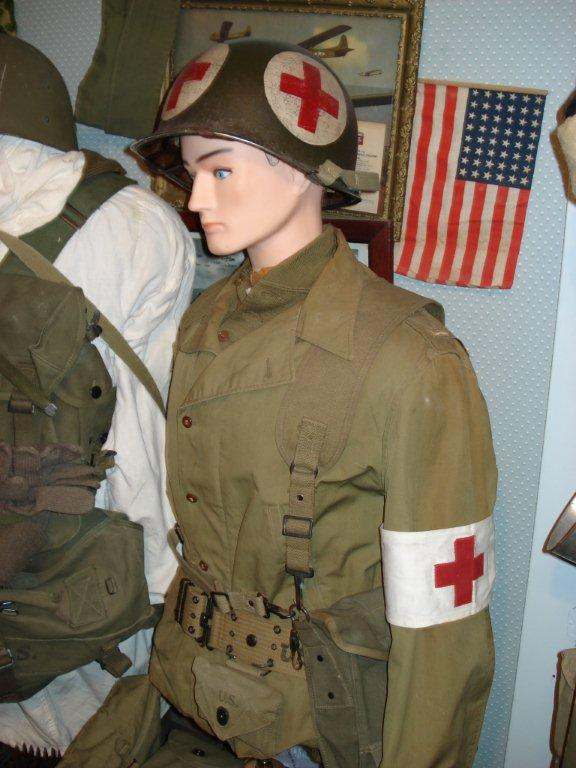 WWII Medic display with the rarer OD medics bags? FIELD & PERSONAL