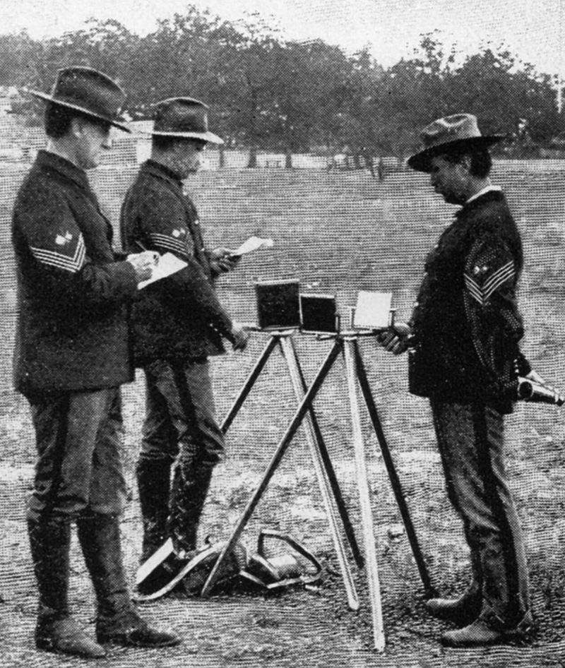 800px-AmericanHelio1898Engraving.jpg