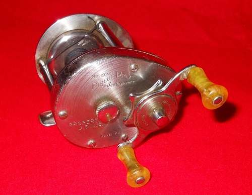 USMC Fishing Reel (1950s 1960s?) - FIELD & PERSONAL GEAR SECTION - U.S. Militaria Forum USMC Fishing Reel (1950s 1960s?) - FIELD & PERSONAL GEAR SECTION - U.S. Militaria Forum