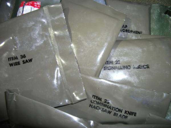 US Navy Survival Kit Vest Type SV-1, 1967, complete. - SURVIVAL