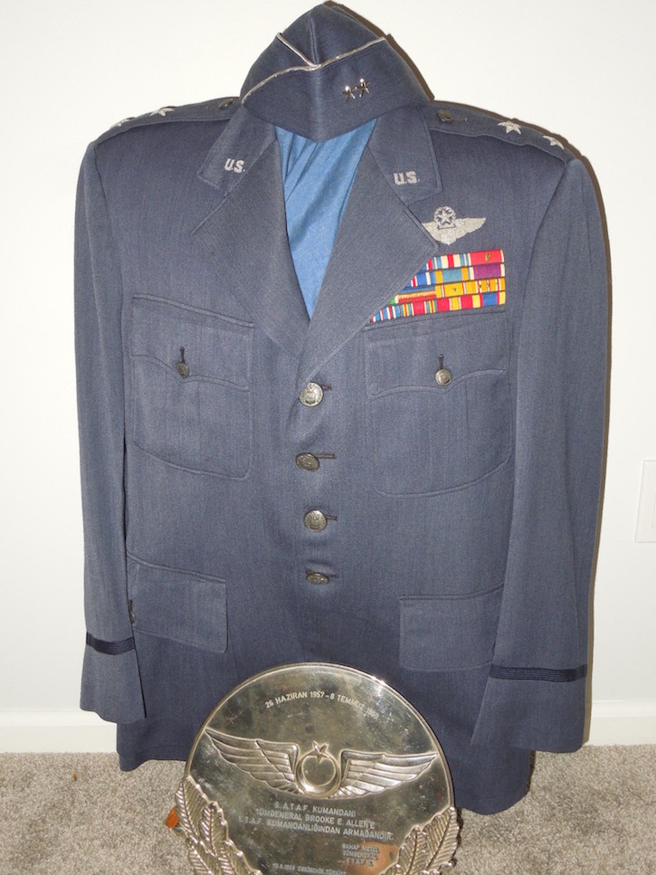 Let's See Some Blue/Tan USAF Uniforms with Bullion Insignia - UNIFORMS - U.S. Militaria Forum Let's See Some Blue/Tan USAF Uniforms with Bullion Insignia - UNIFORMS - U.S. Militaria Forum