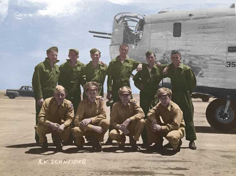 Named B 24 Flight Crew photo need help identifying bomber EPHEMERA