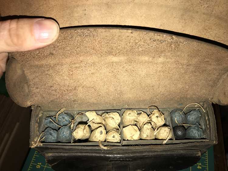 Civil war or Pre civil war ammo pouch - (1861-1865) AMERICAN CIVIL WAR