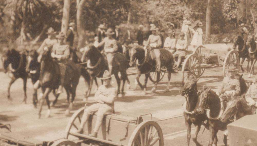 5th US Cavalry On Parade Honolulu 1912 Horse Battery 002.jpg