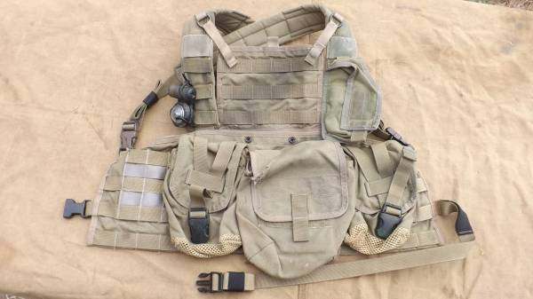 米軍 実物 EAGLE社製 RHODESIAN RECON VEST 当て嵌 V.2