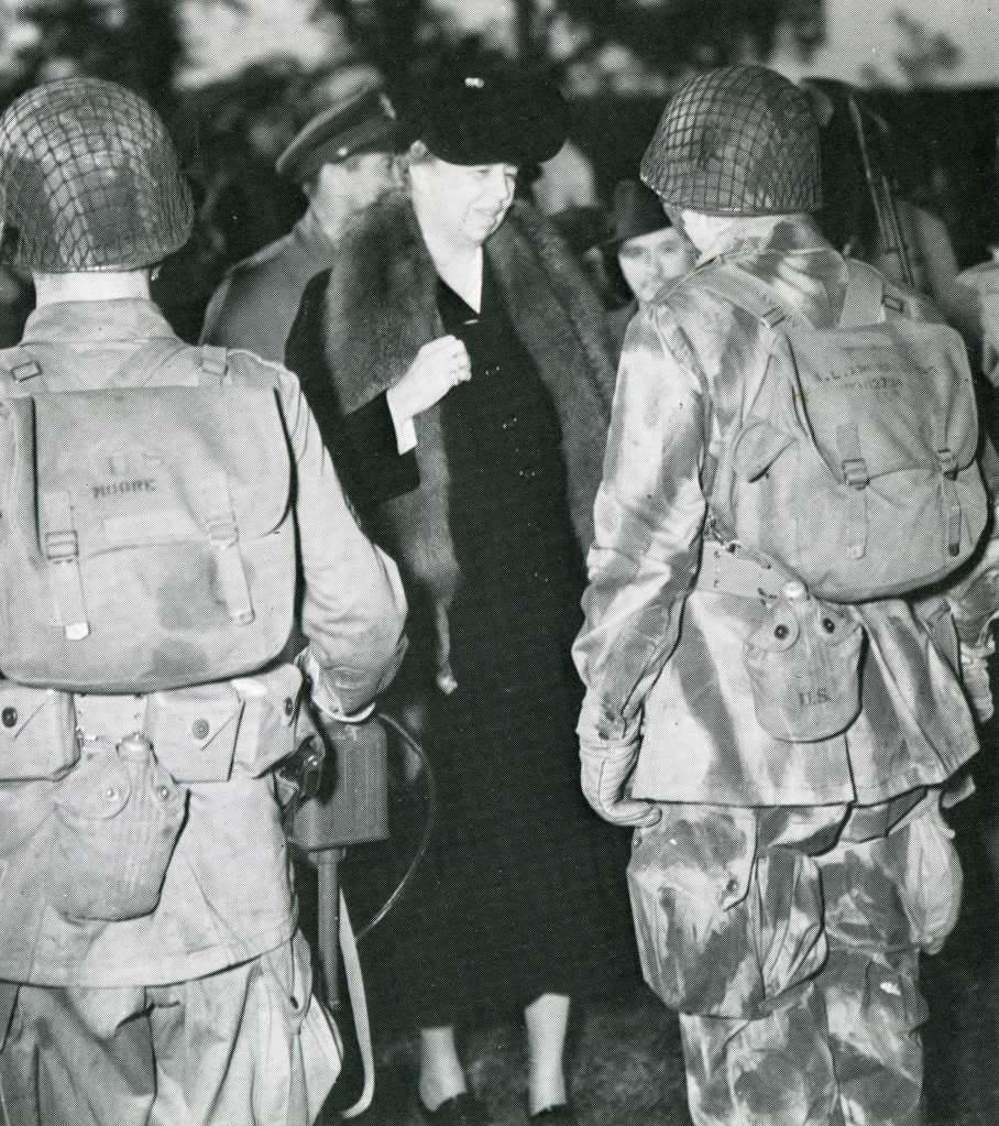 WWII Airborne Rigger Pouches - FIELD & PERSONAL GEAR SECTION - U.S ...