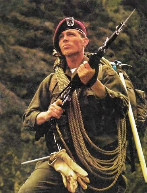 US Army berets - blue, black, green, maroon, tan... - Page 22 - UNIFORMS -  U.S. Militaria Forum