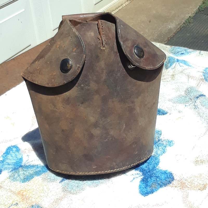 WW1 leather canteen cover - (1917-1919) WORLD WAR ONE, RUSSIAN