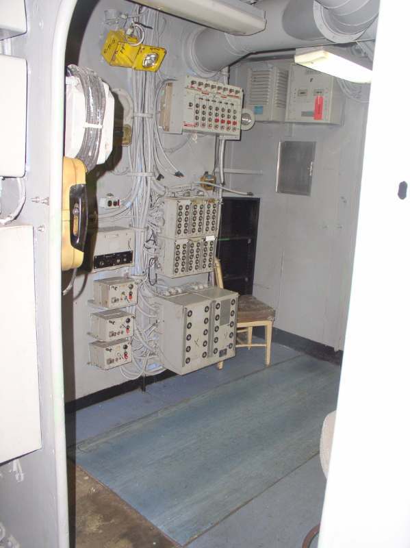RadioRoom.jpg.047a9dc194b6f855f817c0773f4d7792.jpg