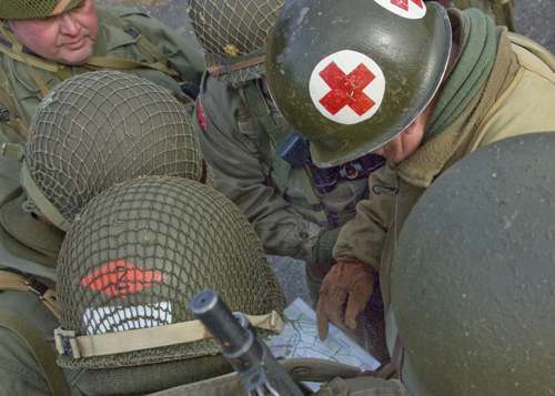 09-reenactment-gi-wwii-medic-map.jpg.5b3cf948e8cb5b78fcc4b9bce547916c.jpg
