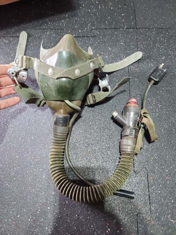 US Navy Vietnam War Oxygen mask - FLYING HELMETS AND ACCESSORIES