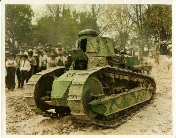 Renaulttankcolorized001.jpg.d1ea88c0651a0d77bcdc55566019e7ea.jpg