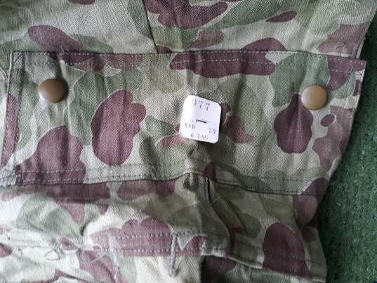 Unissued M1942 frogskin coveralls-huge size, cutter tags - CAMOUFLAGE ...