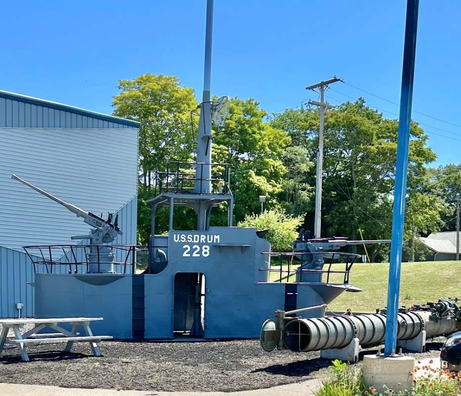 US.NAVY 潜水艦・スツール・アルミ製・米軍払下げ USS Silversides' engine revives on fresh oil this July 4th