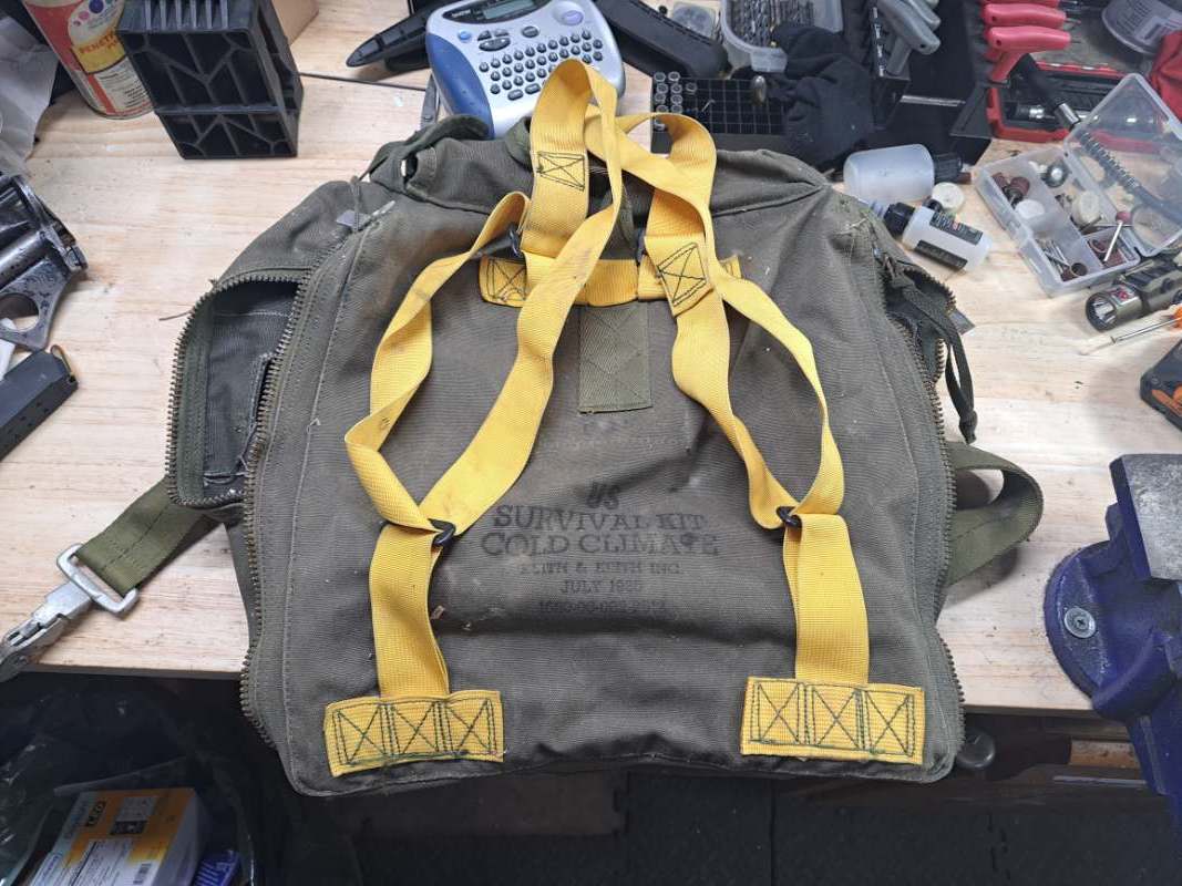 Army Aviation survival kits and sleeping bags - SURVIVAL GEAR - U.S.  Militaria Forum
