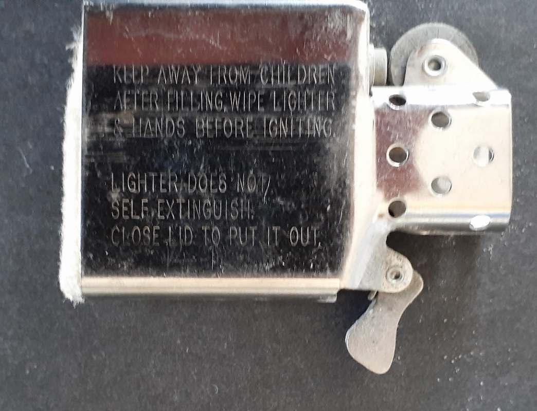 zippo3.jpg.b89f535ffc3dcc284c59b9f8975d7439.jpg