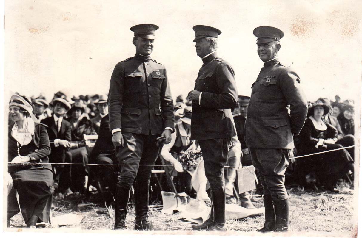 ArnoldMajorHapCrissyFieldAirShow1919.jpg.129efe5f869ab8cbaccc5c84cd590b94.jpg