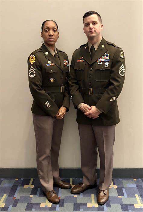 air force green dress uniform ZARA. Green floral midi dress. XS – Hibuy market main image 0