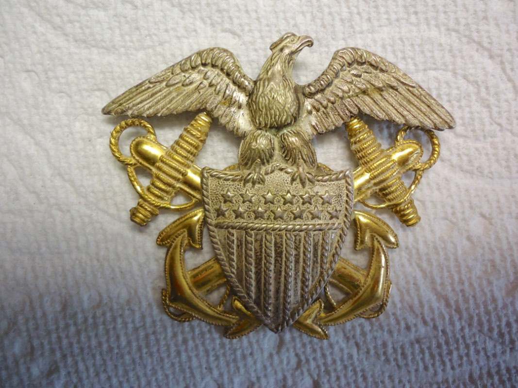 WW1NavyDressHatBadge2(rare)a5-24.JPG.52e62fb294c163cad9f8e95c5597ef13.JPG