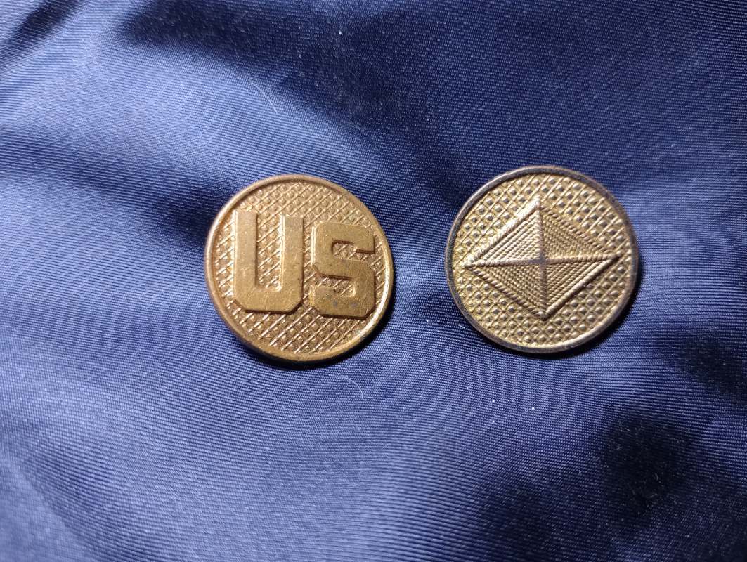 USArmyFinanceInterwarCollarDisksetTypeI1924-37nonuts(1).jpg.68647959ee877486b23966df04b850c8.jpg