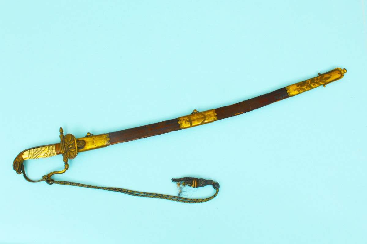 USNAM1960_019.0001SwordScabbardofLCDREdwinDeHavenObv-1.jpeg.8d36d559903d25b2a967ea8d7df09810.jpeg
