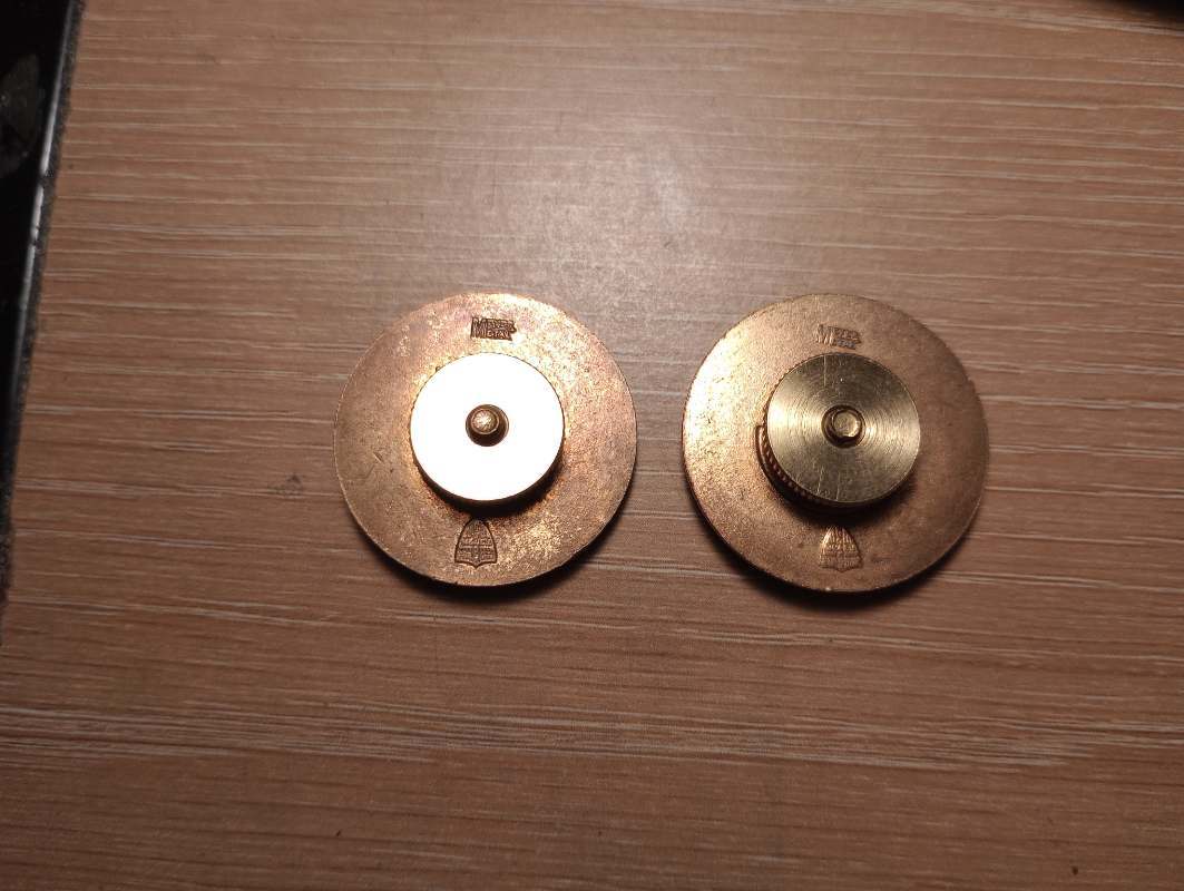 backmarkedTwobrasssolidROTCcollarbrasswithMeyerMetalmarks(1).jpg.7e67426403d7ef65402d60467d6ccc3d.jpg