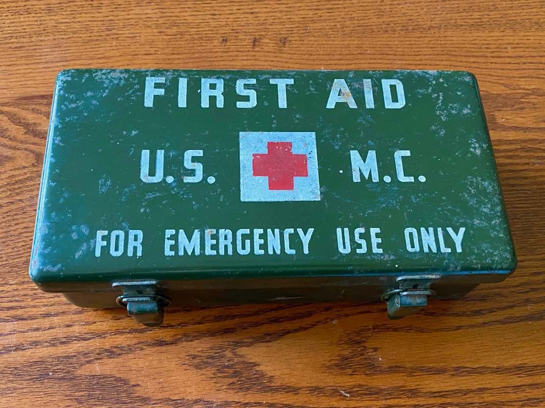 WW2 USMC MARKED 12 UNIT FIRST AID KIT - MEDICAL CORPS - U.S.
