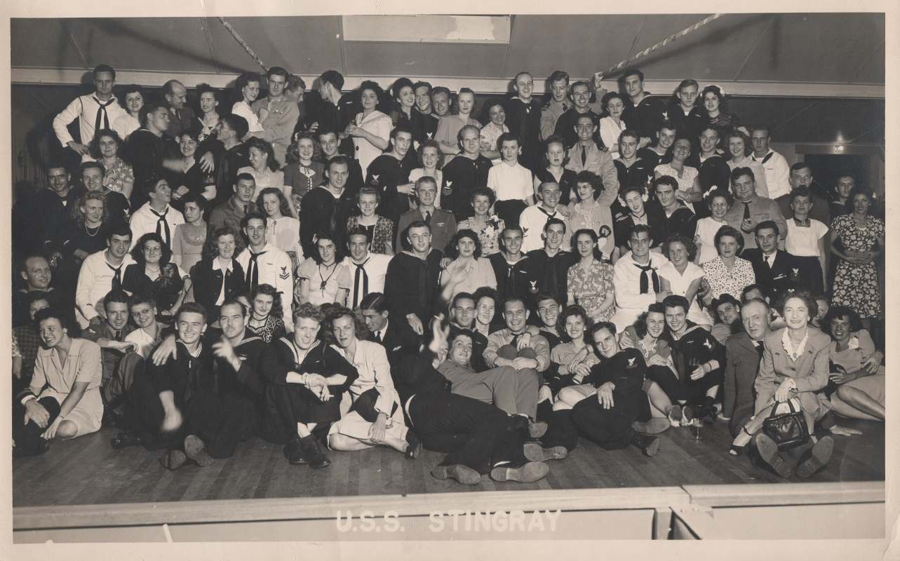 StingrayCrew001a.jpg.341ea7e3459372413cb60ce8054423d9.jpg