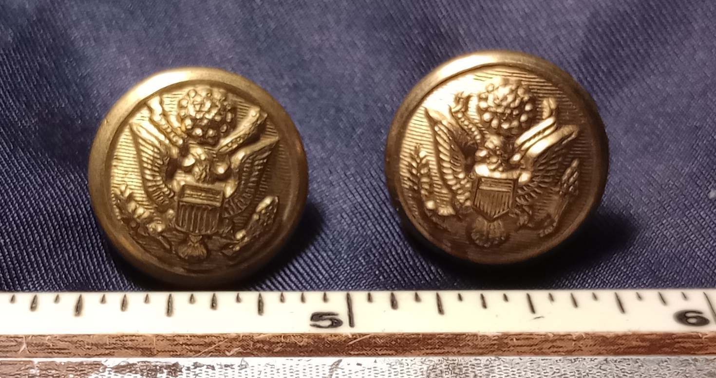 USWW2ArmyUniformPocketButton2GauntEnglandbackmark(1).jpg.6582ff048acc1c3e5226e54030615a32.jpg