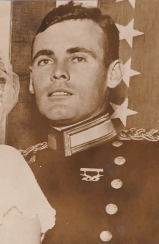 CaptJosephECarberry1917001.webp.bf271d31d21004ded9951ac83b1609a3.webp