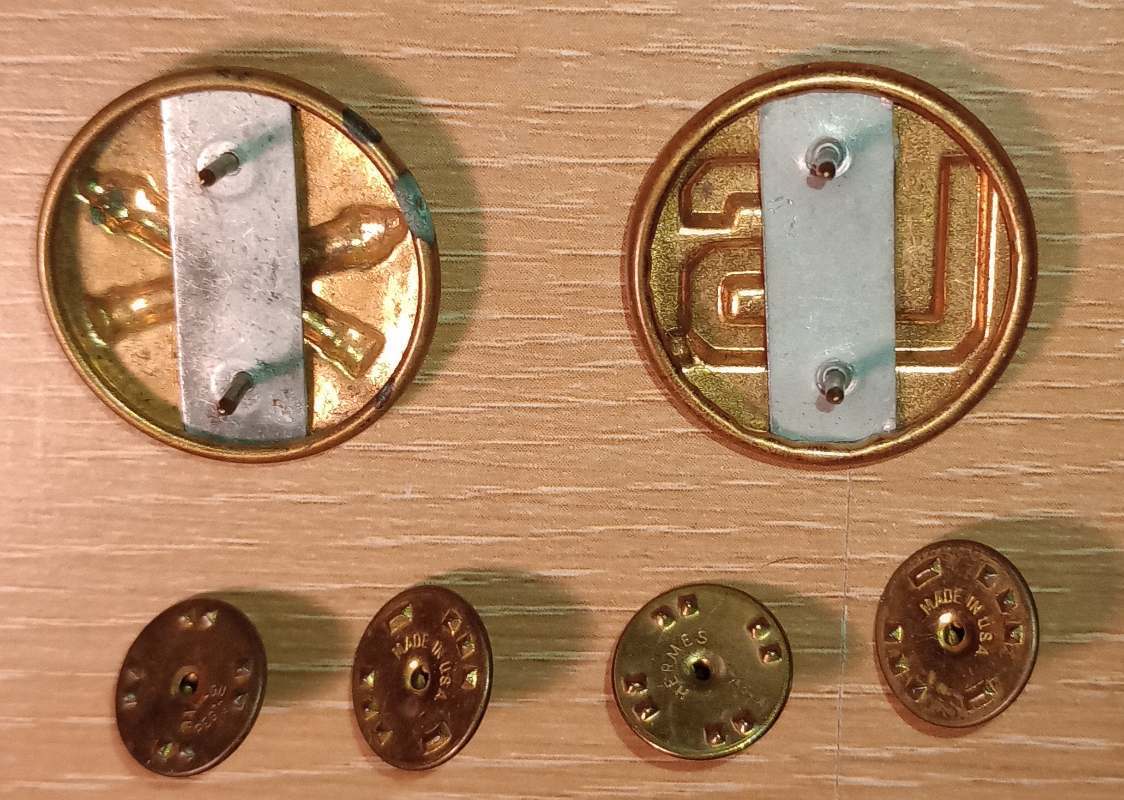 WW2typeVartilleryEMcollarbrasssetwithsteelhardware(1).jpg.13693d6b8253095fcb7c64b6fc5c7347.jpg