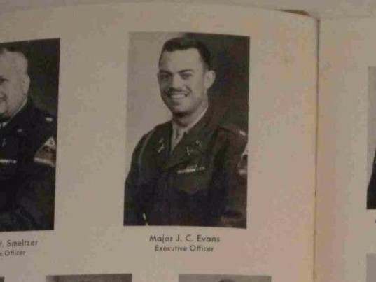 MajorJCEvans195thAAABattalionexecutiveofficerfromTheTracer002.jpg.8322339184ef788edd42fa0263658f1e.jpg